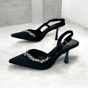 كعب كريستال فيلفيت